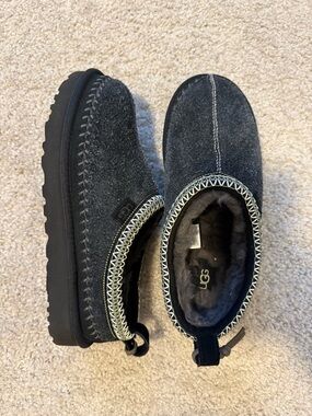 UGG Women's Charcoal Gray